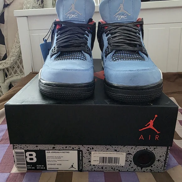 Travis Scott × Air Jordan 4 Sold - Picture 4 of 5